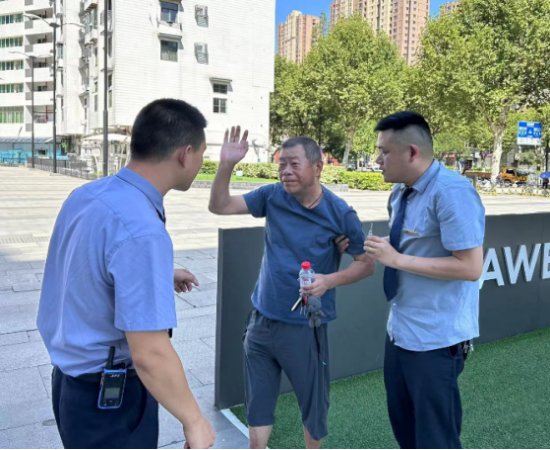 武汉保安集团：高温中暑 及时救助 5.png