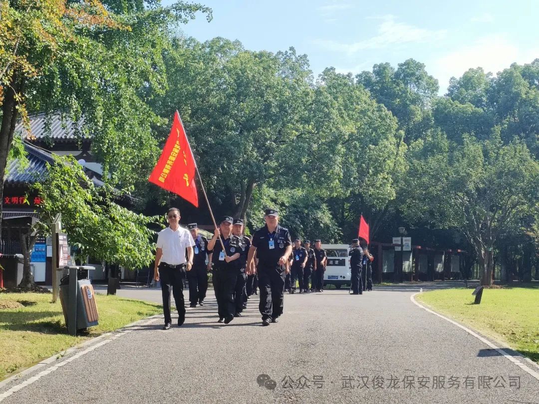 不忘初心四十年 砥砺前行护平安-武汉俊龙保安公司“7·24全国保安日主题宣传活动” 3.jpg