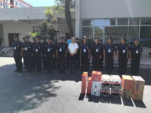 【会员动态】清凉一夏 武汉洪保开展高温送清凉活动 8.jpg