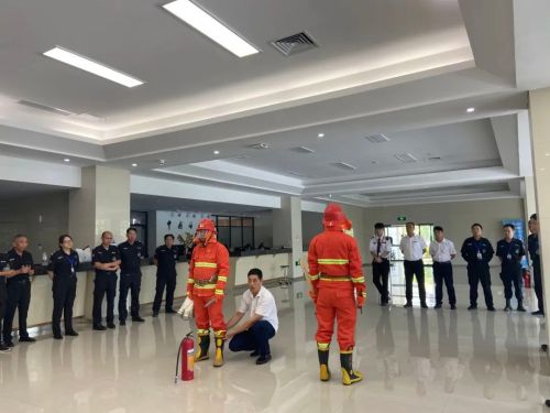 同宁保安开展暑期校园保安专业技能培训 8.jpg