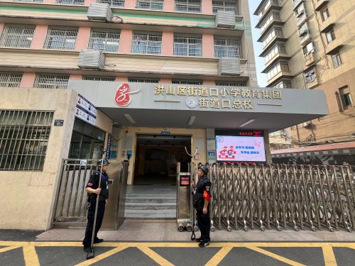 【武汉洪保】开学季，武汉洪保全力为洪山区教育局中小学、幼儿园护航 10.jpg