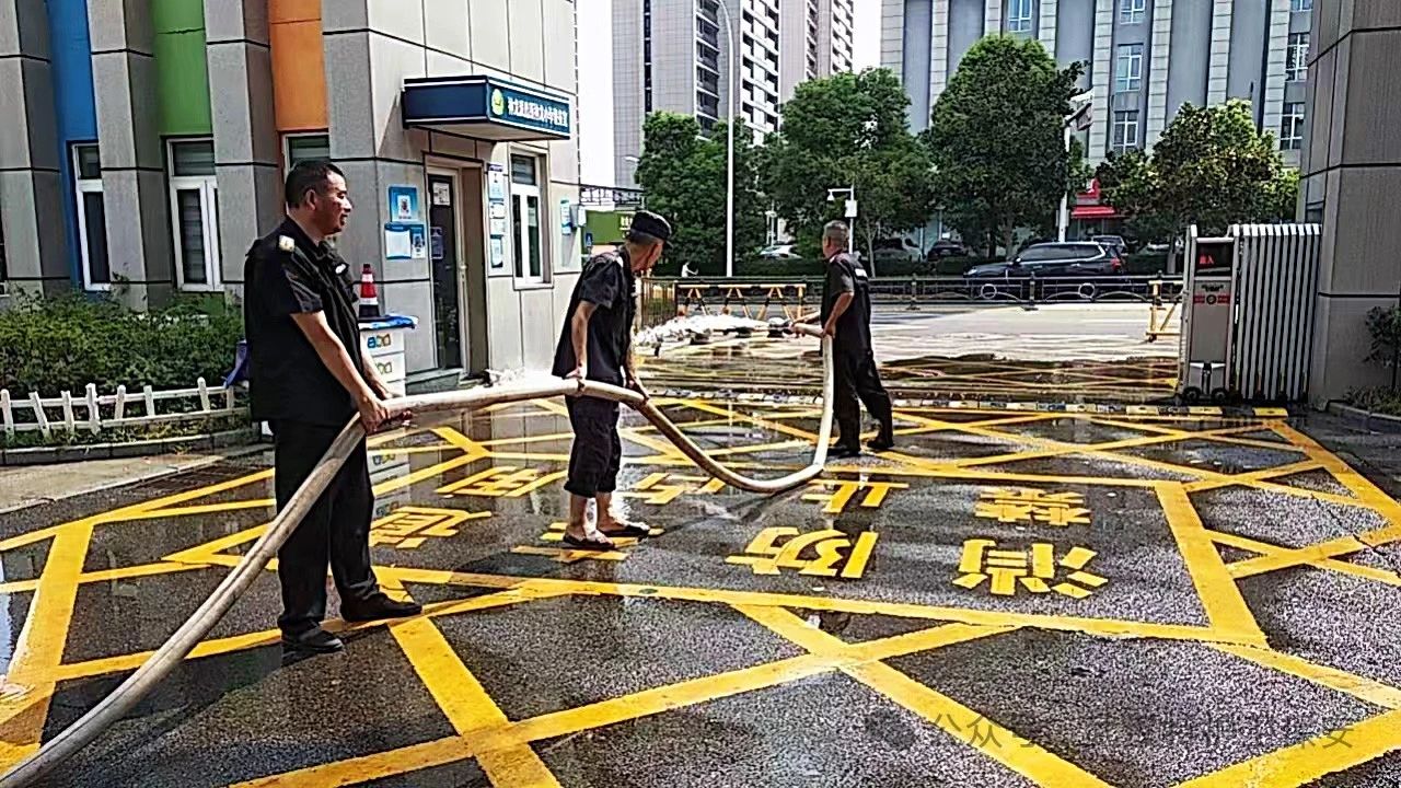 【特护卫保安】特护卫护航新学季，筑牢校园安全防线 1.jpg