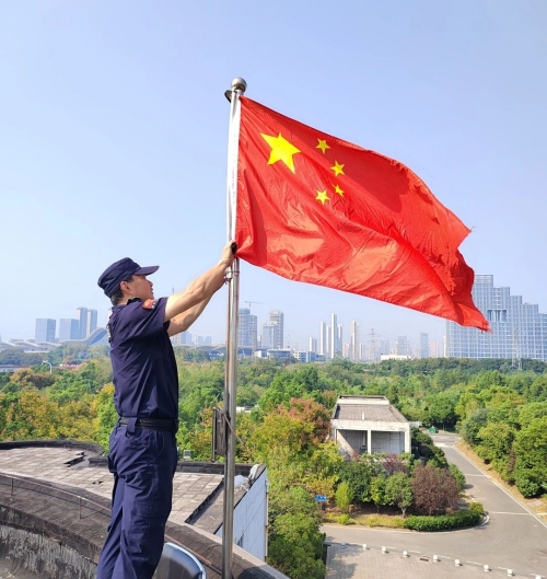 【 湖北震远】国庆我在岗,守护平安不“打烊” 2.jpg