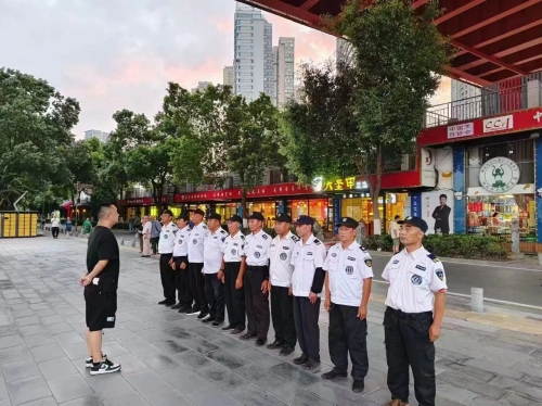 【 湖北震远】国庆我在岗,守护平安不“打烊” 7.jpg