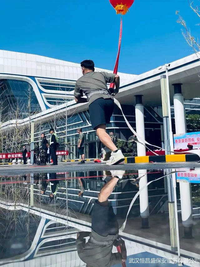 【武汉恒昌盛】群英荟萃 谁与争锋！武汉经开消防比武赛场 恒昌盛驻项目代表队摘得桂冠 17.jpg