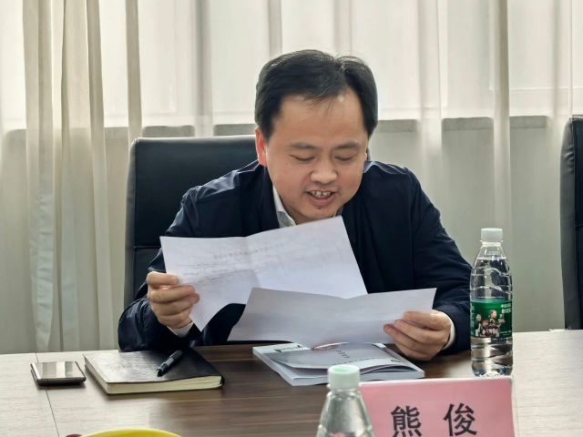 【捍御保安】武汉市江岸区委常委、区政府常务副区长熊俊等领导走访调研武汉捍御保安服务有限公司 5.jpg