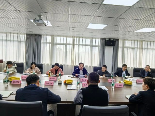 【捍御保安】武汉市江岸区委常委、区政府常务副区长熊俊等领导走访调研武汉捍御保安服务有限公司 4.jpg