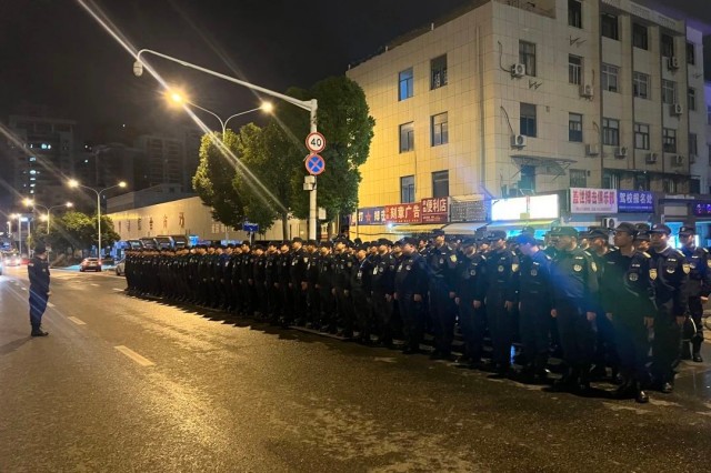 【捍御保安】你奔跑,我护航——武汉捍御保安服务有限公司圆满完成2024光谷马拉松安保任务 1.jpg