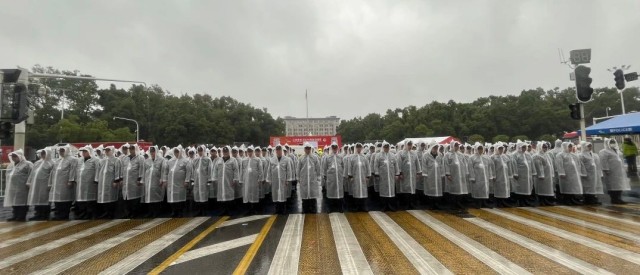 【捍御保安】你奔跑,我护航——武汉捍御保安服务有限公司圆满完成2024光谷马拉松安保任务 8.jpg