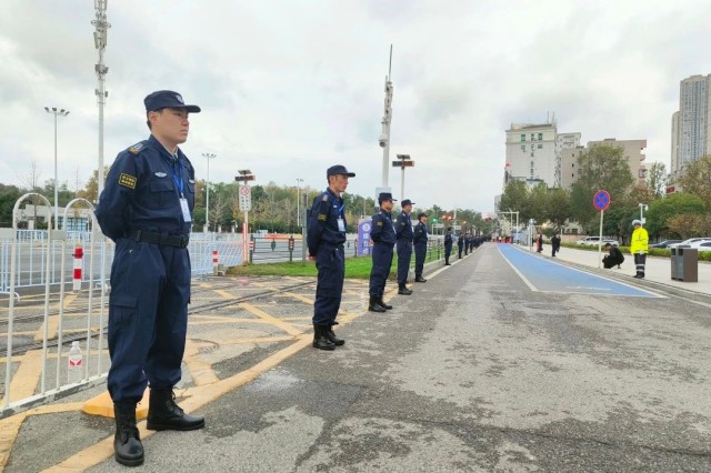 【捍御保安】你奔跑,我护航——武汉捍御保安服务有限公司圆满完成2024光谷马拉松安保任务 7.jpg