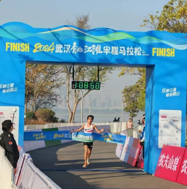 【青城剑威】确保万无一失!湖北青城剑威圆满完成武汉半马安保任务 3.jpg