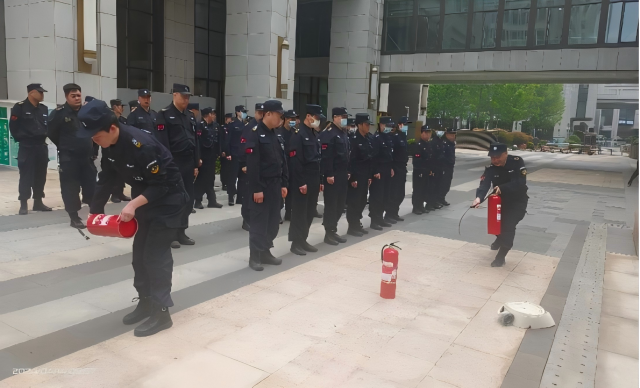 【武汉保安集团】护好“安全线” 打好“收官战”——武汉保安集团北片区项目管理中心招商银行安保项目组织消防安全培训(1).png