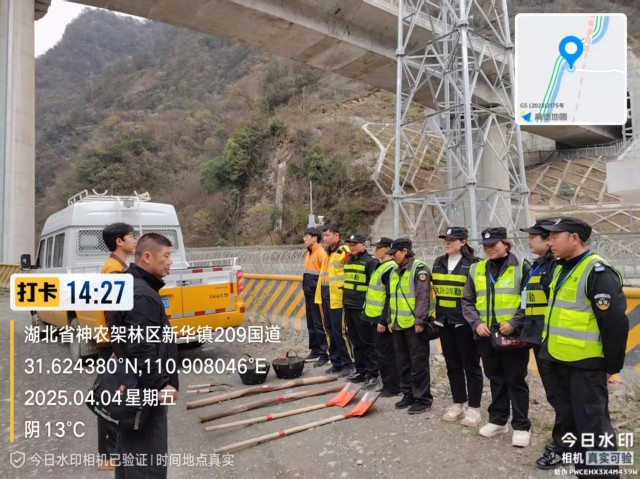 【武汉洪保】织密铁路安全“防护网” 武汉洪保保安清明假期坚守岗位一线 3.jpg