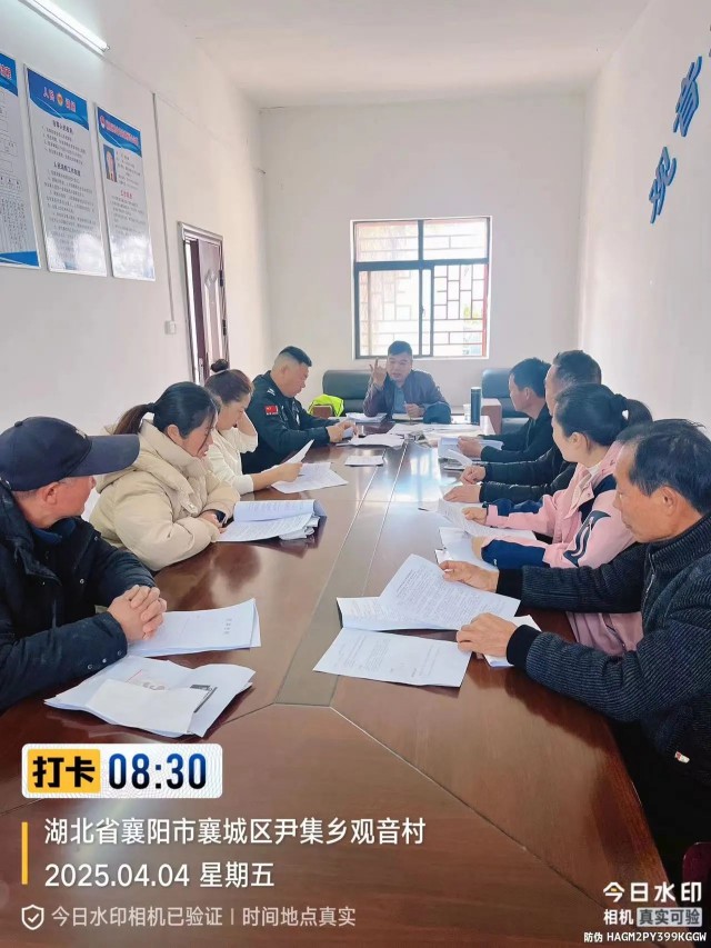 【武汉洪保】织密铁路安全“防护网” 武汉洪保保安清明假期坚守岗位一线 4.jpg